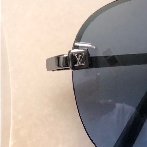 Louis Vuitton Clockwise Sunglasses (Western) - Picture 4 of 7